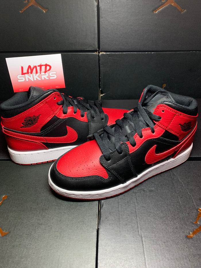 Jordan 1 Mid 