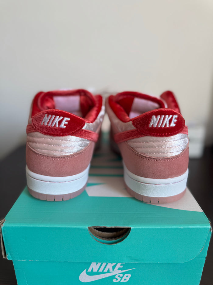 Nike SB Dunk Low 