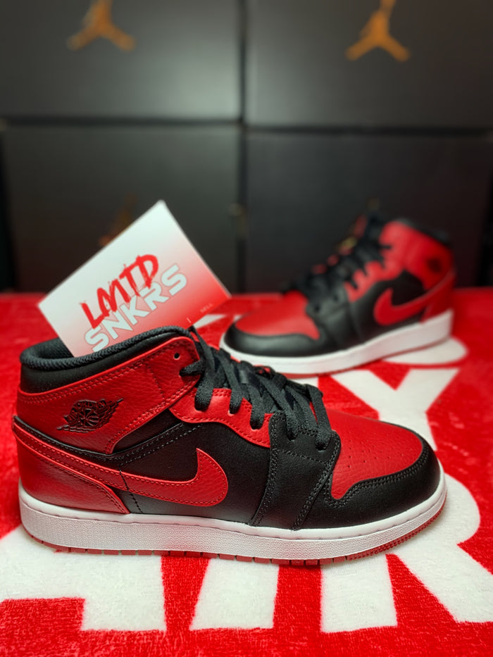 Jordan 1 Mid 