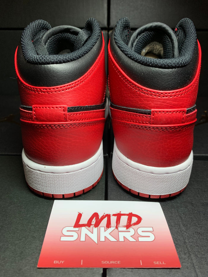 Jordan 1 Mid 