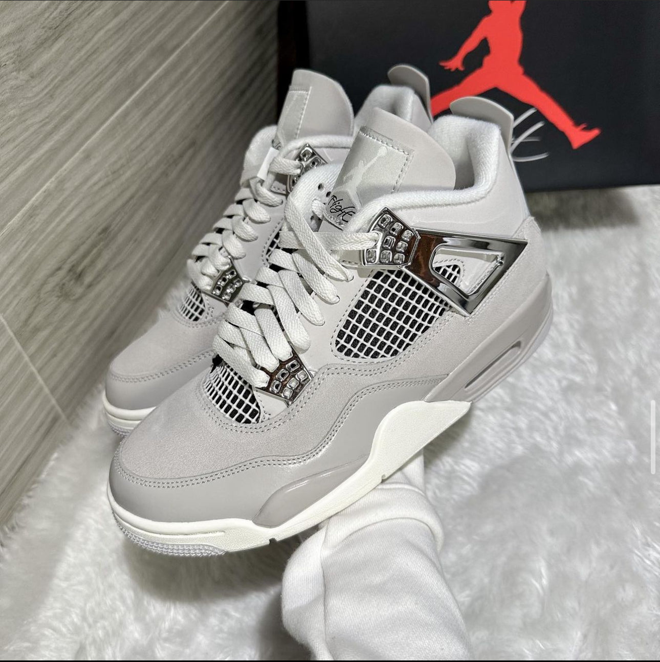 Jordan 4 Retro 'Frozen Moments' (W) – Limited Sneakers