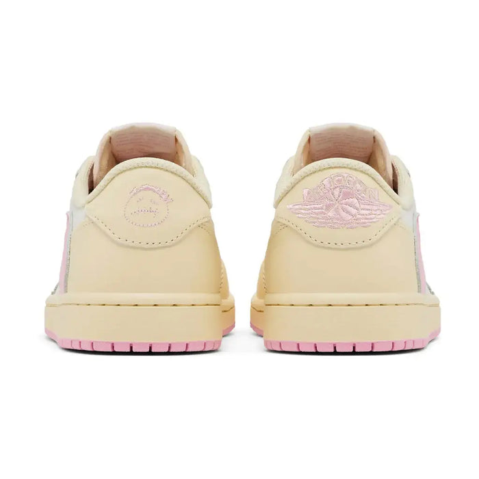 Air Jordan 1 Retro Low OG SP Travis Scott 'Rosa Tímido'