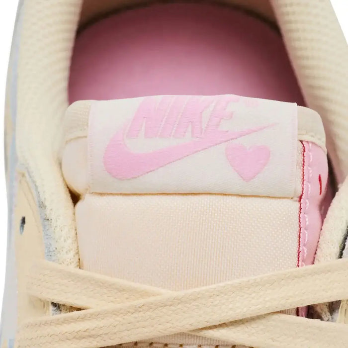 Air Jordan 1 Retro Low OG SP Travis Scott 'Rosa Tímido'